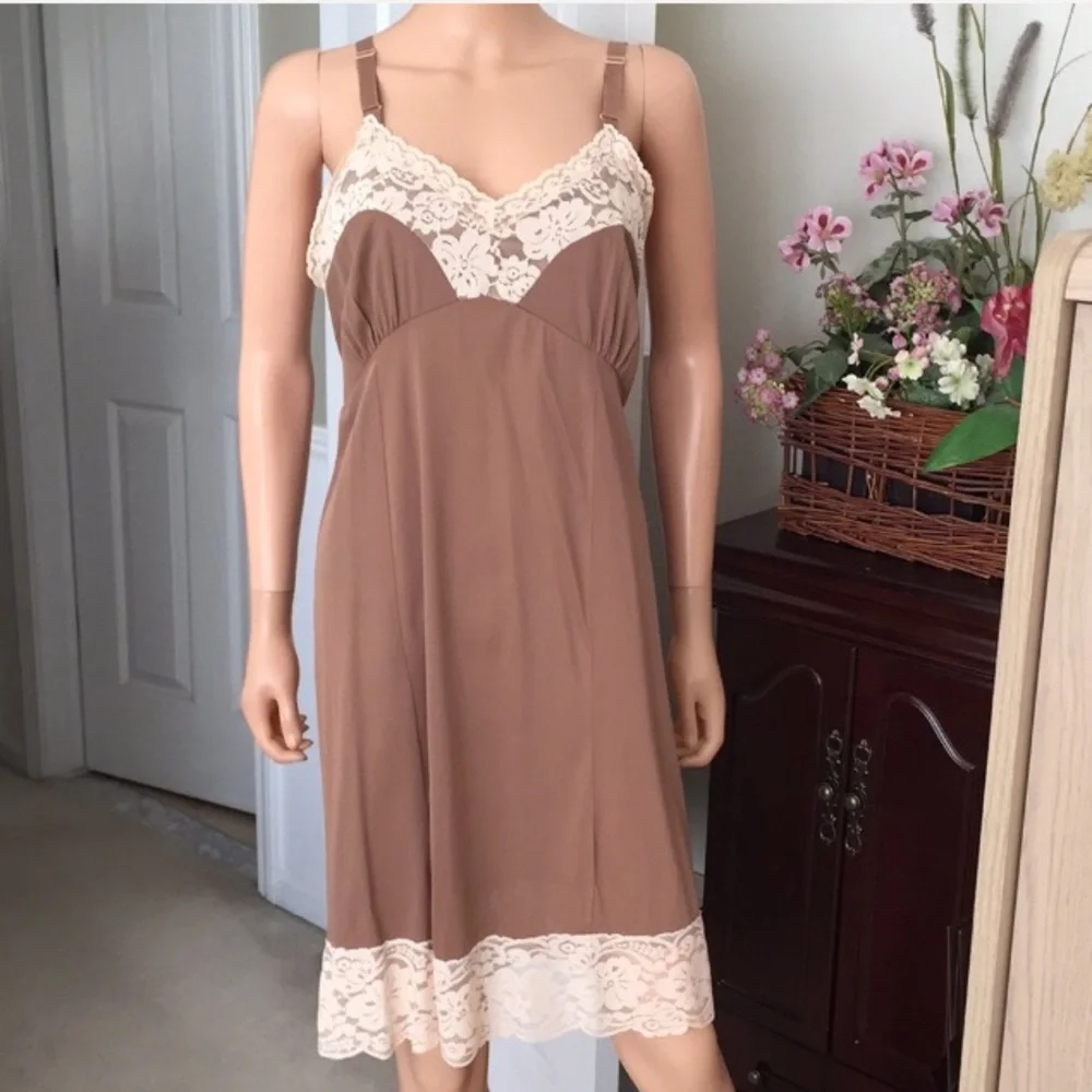 Vintage 1940s Brown Slip Dress with Beige Lace | Midi | Size M - Picture 2 of 6